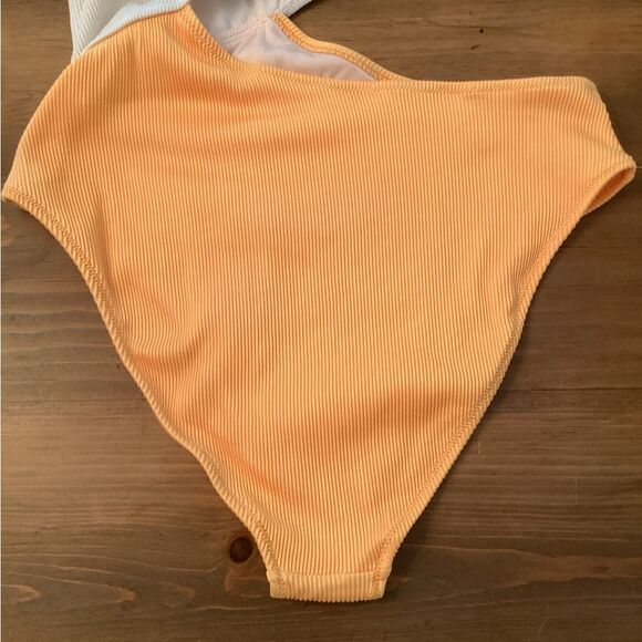 CUPSHE SIZE LARGE ONE SHOULDER CUT OUT ONE PIECE SWIMSUIT WHITE LIGHT ORANGE - Picture 5 of 8